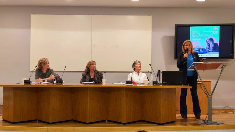 Décima edición del Dia de las Escritoras bajo el lema 1975: Escribid, compañeras y homenaje a María Beneyto Décima edición del Dia de las Escritoras bajo el lema 1975: Escribid, compañeras y homenaje a María Beneyto