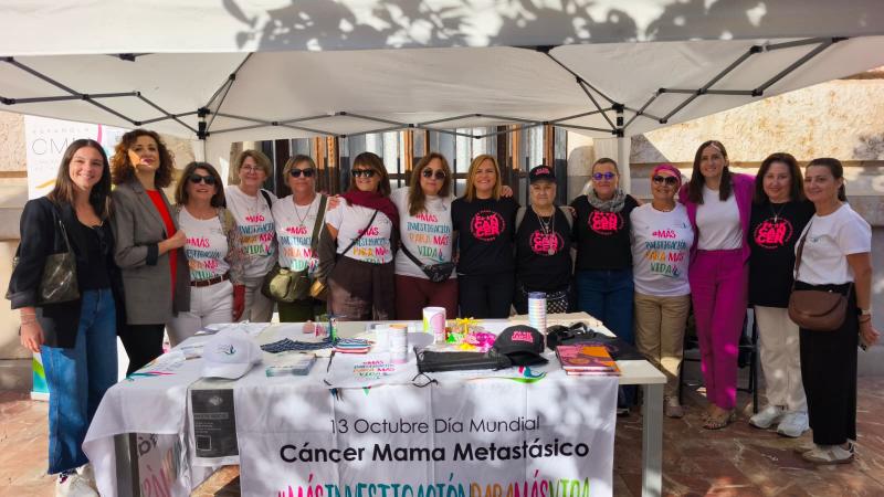 Mesa informativa y solidaria de la Asociación Española del Cáncer de Mama Matastásico Mesa informativa y solidaria de la Asociación Española del Cáncer de Mama Matastásico