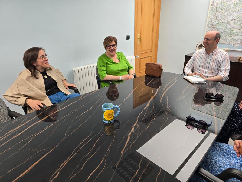 Antonia García Valls mantiene reuniones de trabajo con el alcalde de Culla y la alcaldesa de Catí. Antonia García Valls mantiene reuniones de trabajo con el alcalde de Culla y la alcaldesa de Catí.