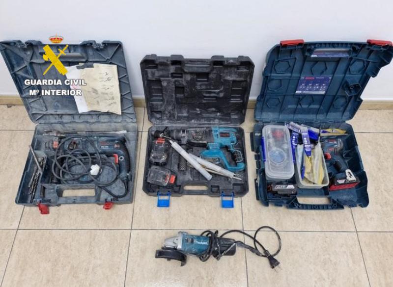 La Guardia Civil ha detenido a un varón por sustraer herramientas en el interior  de un vehículo en Vall d’Uixò