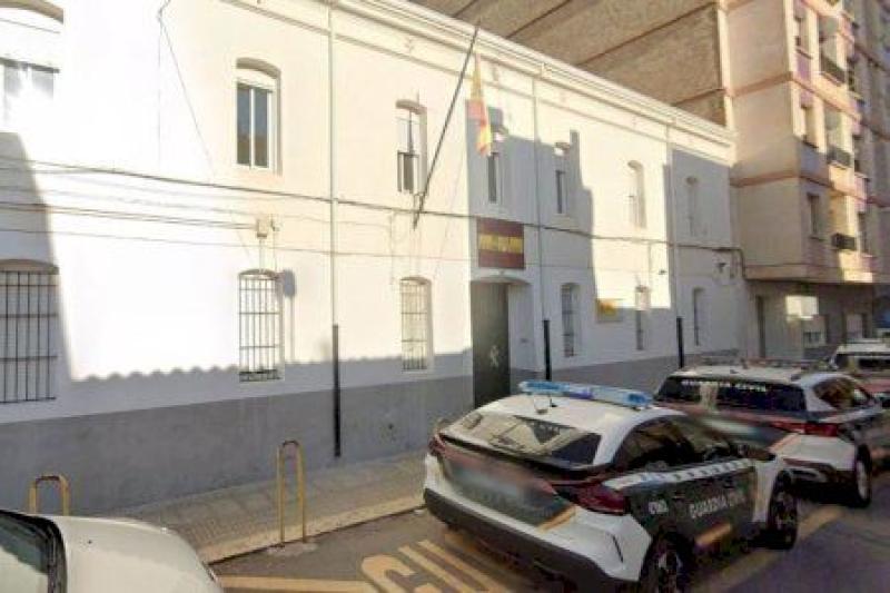 La Guardia Civil detiene a un varón e investiga a un menor por su participación en un robo dentro de un edificio en la localidad de Almassora