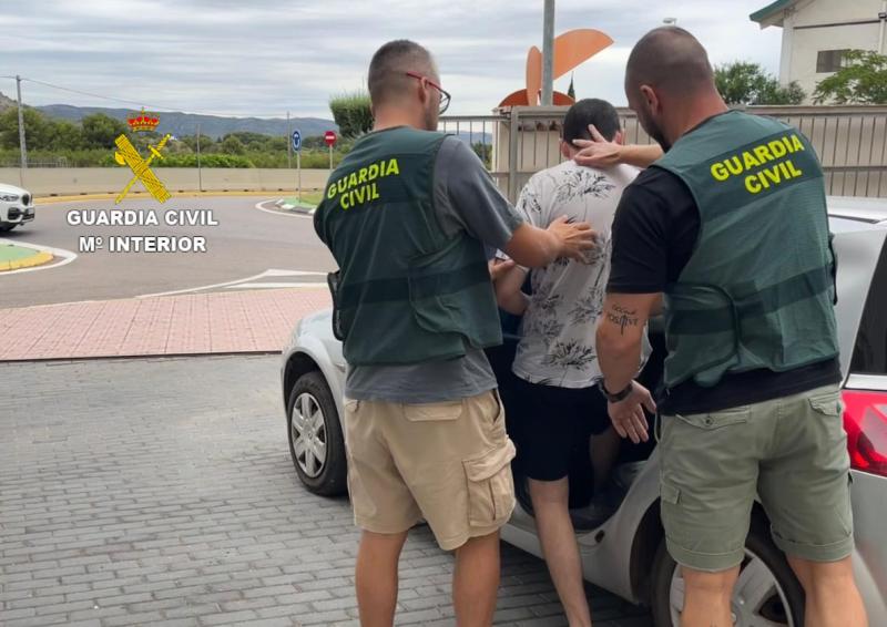 La Guardia Civil detiene al responsable de páginas fraudulentas que suplantaban a las ITVs de la Comunidad Valenciana
