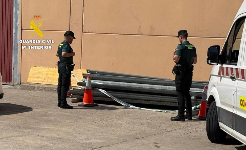 Dos hombres investigados por el presunto hurto de barreras de protección en una carretera de la localidad de Morella