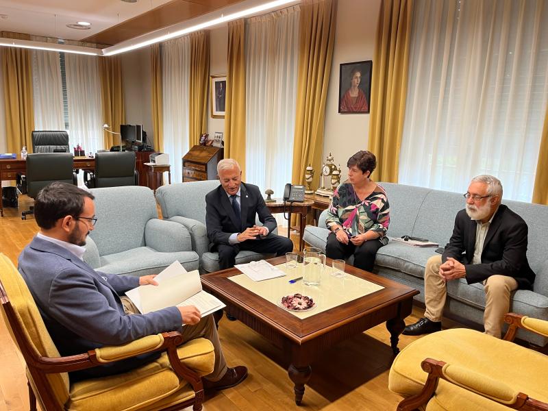 El Delegado del Gobierno en Extremadura, los dos subdelegados y el presidente de la FEMPEX analizaron la puesta en marcha de este programa.