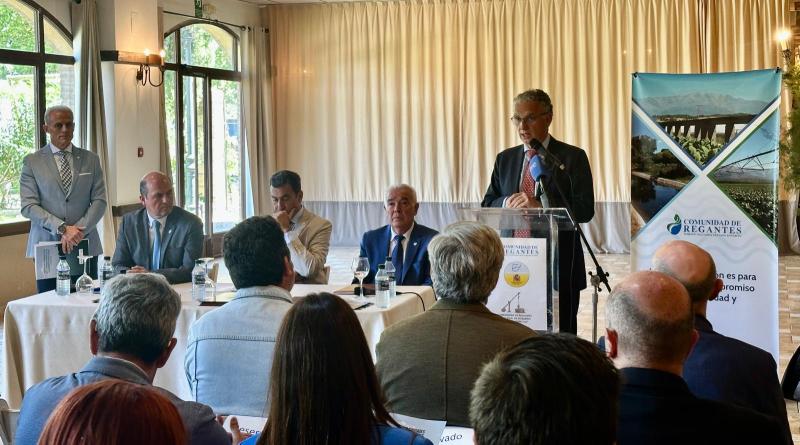 El delegado del Gobierno en Extremadura asiste a la firma de los convenios entre la CHT y las Comunidades de Regantes del Embalse de Rosarito