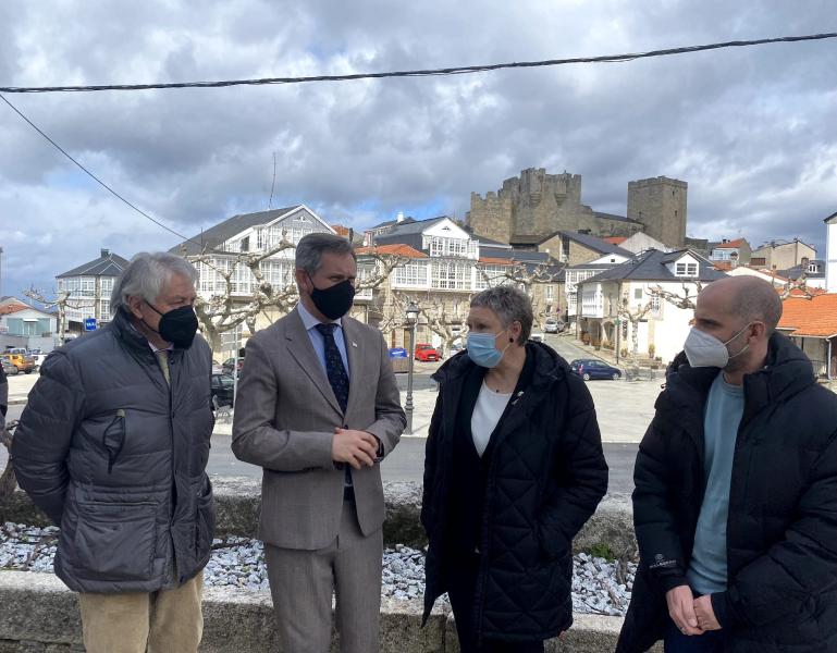 José Miñones valora Castro Caldelas como “ejemplo de rehabilitación en Galicia” y como muestra del protagonismo de los ayuntamientos en el Plan de Recuperación del Gobierno