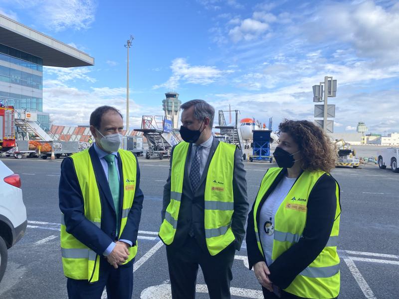 José Miñones anuncia obras por 23M€ en el aeropuerto de Santiago y celebra que Galicia es “ejemplo de recuperación” del tráfico aéreo en España 