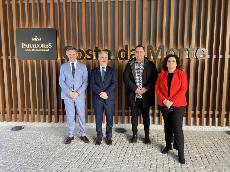 José Miñones destaca el éxito del Parador Costa da Morte, en Muxía, como “referente del turismo verde y sostenible” que el Gobierno promueve en Galicia con 48 M€ de inversión
