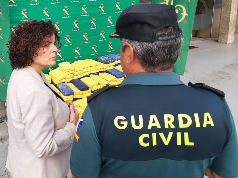 María Rivas destaca el trabajo y la diligencia de la Guardia Civil en el decomiso efectuado en el puerto de A Coruña, que ha permitido retirar de la circulación más de 800 kilos de cocaína <br/> 