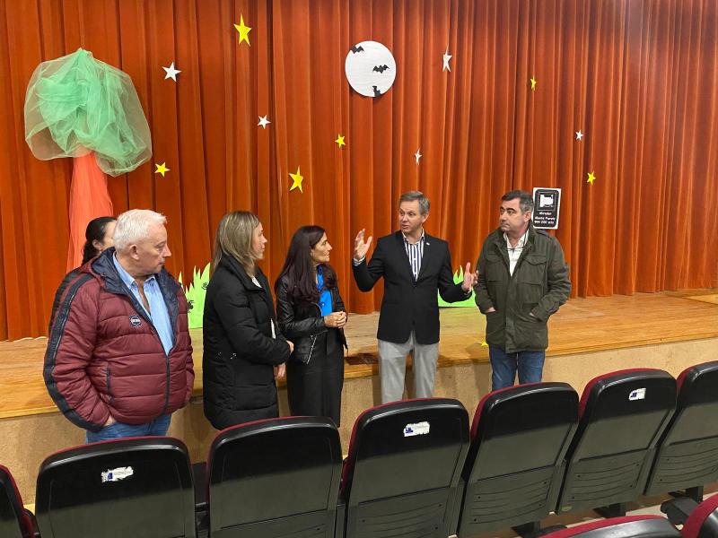 José Miñones destaca en Antas de Ulla el compromiso del Gobierno con la mejora de los servicios municipales, con más de 810.000€ para rehabilitar la Casa de la Cultura
