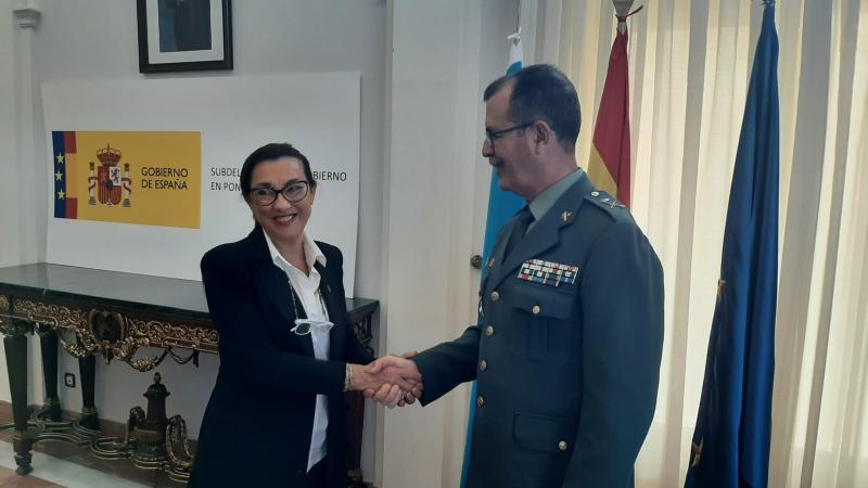Maica Larriba agradece “la dedicación y entrega” del general Luis Francisco Rodríguez,  jefe de la Guardia Civil de Galicia, con motivo de su retirada