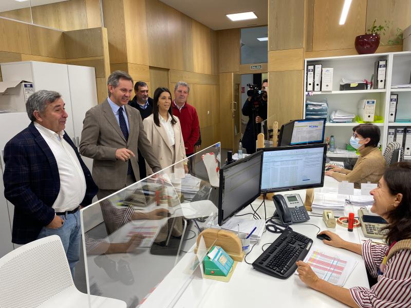 José Miñones destaca en Ribeira o compromiso do Goberno coa mellora dos servizos municipais, con máis de 2,8 millóns de euros para rehabilitar o edificio do Concello