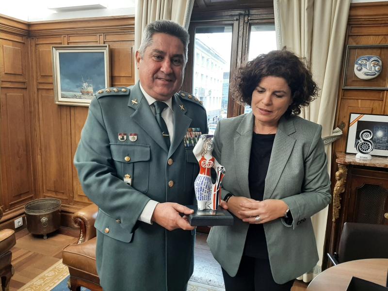 María Rivas agradece ao coronel *Jambrina a súa “gran contribución á seguridade da cidadanía” durante o seu sete anos ao mando da *Comandancia da Garda Civil da Coruña