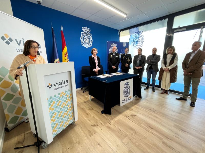 Maica Larriba subraya que el nuevo punto de atención a ciudadanía de la Policía Nacional en Vialia permitirá reforzar la seguridad de Vigo y de sus visitantes