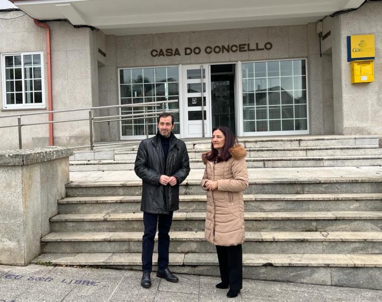 Isabel Rodríguez confirma en Cospeito el impulso del Gobierno a la transición energética de los ayuntamientos pequeños, con 220.000€ para renovar el alumbrado en Muimenta y en Feira do Monte
