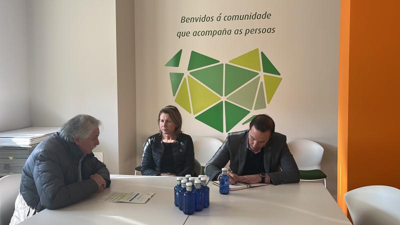 Emilio González muestra el apoyo y la colaboración con la Asociación Española Contra el Cáncer en la provincia de Ourense para mejorar la vida de los pacientes y su entorno
