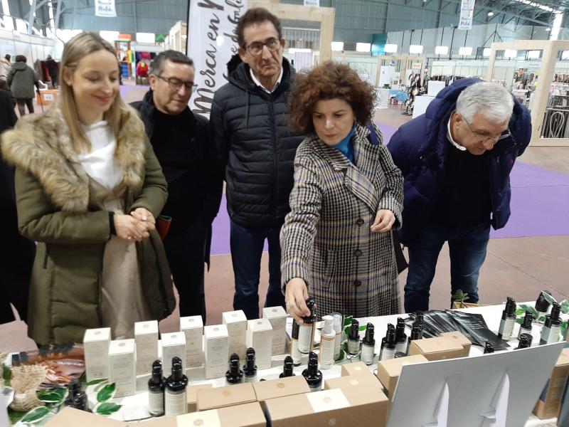 María Rivas anima a los comerciantes de Melide a solicitar la ayuda del Kit Digital del que ya se benefician 4.500 empresas coruñesas y que ha dejado 22,5 millones de euros en la provincia 