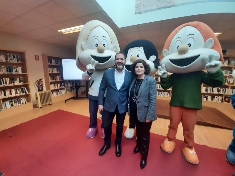 María Rivas inaugura la biblioteca digital de Ponteceso y aplaude la iniciativa del alcalde de aprovechar los recursos del Gobierno para acercar la cultura  a toda la ciudadanía 