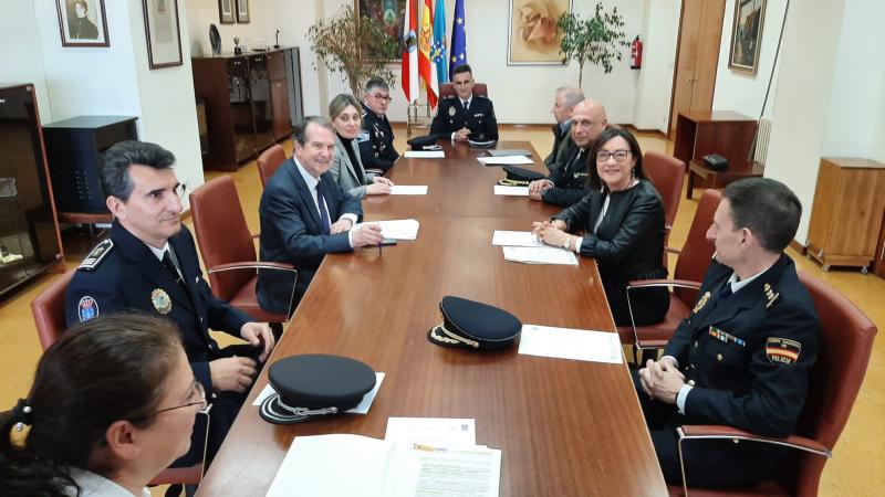 Maica Larriba y Abel Caballero renuevan el protocolo de adhesión del Ayuntamiento de Vigo al sistema VioGen para la protección de mujeres víctimas de violencia de género
