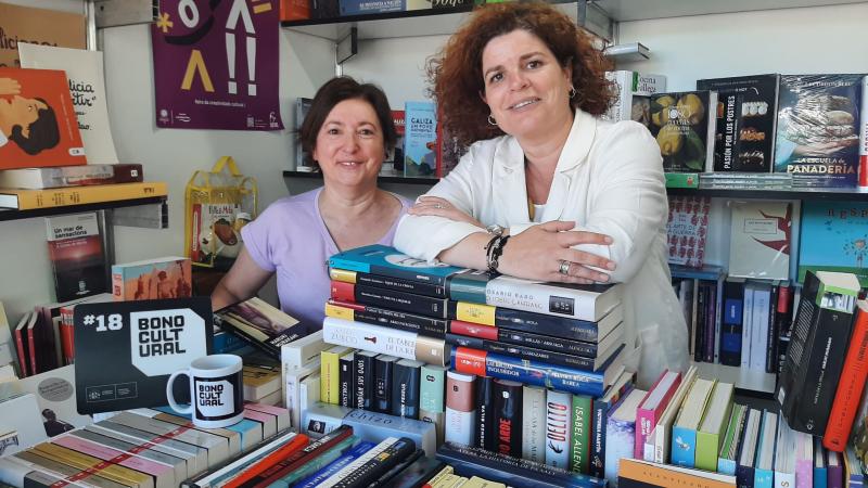 María Rivas visita la Plaza de los Libros en Carballo y pone en valor el  Bono Cultural Joven del que se pueden beneficiar casi 10.000 coruñesas y coruñeses 
