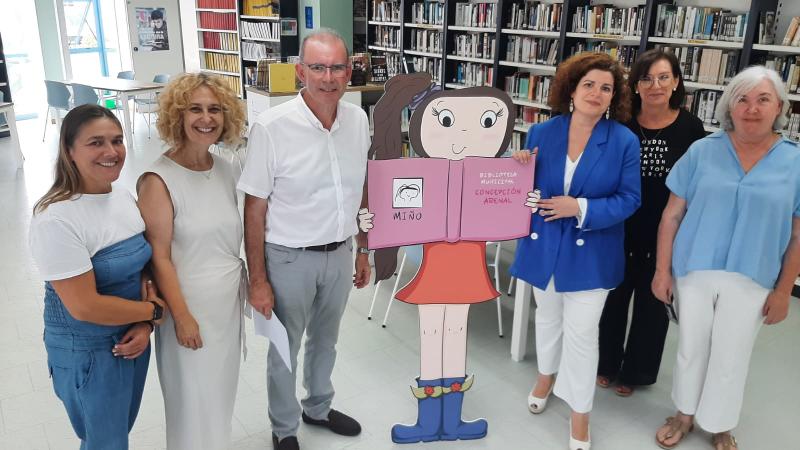 María Rivas visita la biblioteca municipal de Miño “Conchiña” premiada con el María Moliner por su proyecto “Cerca de ti” que desarrolla diferentes actividades para fomentar la lectura 