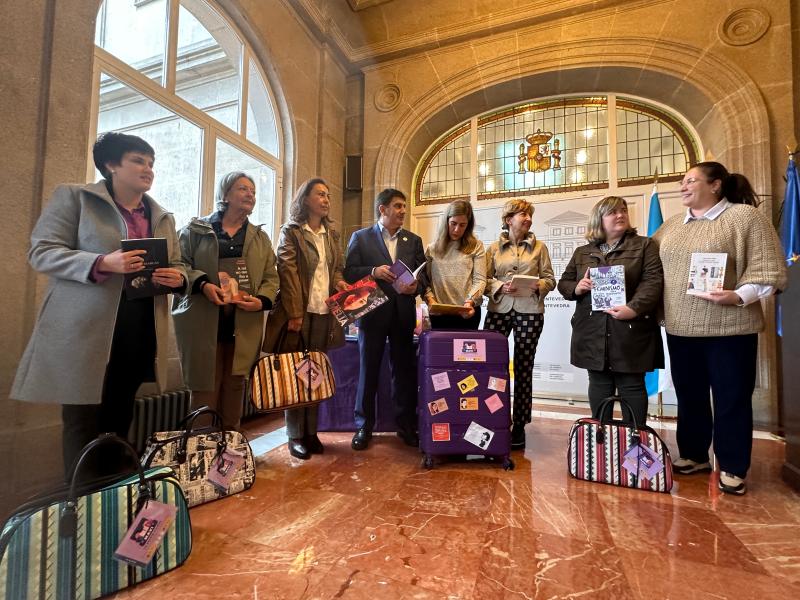 Pedro Blanco entrega “MAVI: la maleta viajera contra la violencia de género” a cinco ayuntamientos de Pontevedra para acercar recursos formativos en igualdad y contra la violencia machista