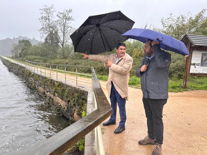 Pedro Blanco subraya en Vilaboa el apoyo del Gobierno a la transformación sostenible de los ayuntamientos con más de 300.000 euros para la nueva senda litoral de las Salinas de Ulló