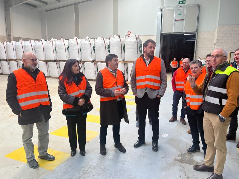 Pedro Blanco destaca el impulso de la Cooperativa Aira para la digitalización de las granjas, con un apoyo económico del Gobierno de más de 156.000 euros del Plan de Recuperación