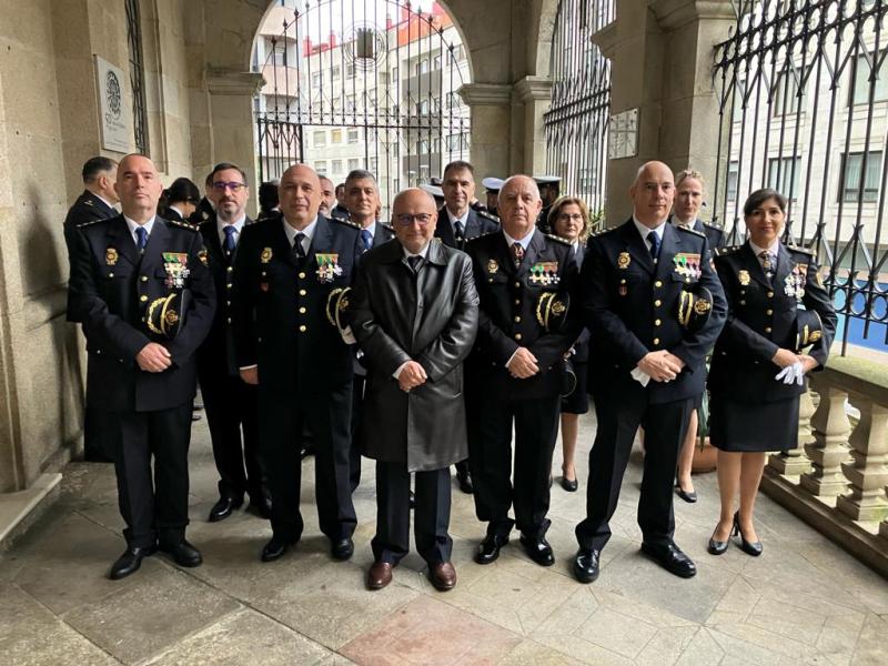 Abel Losada pone en valor el trabajo y la profesionalidad de los agentes de la comisaría de Vigo-Redondela en el 200 aniversario del Ceurpo