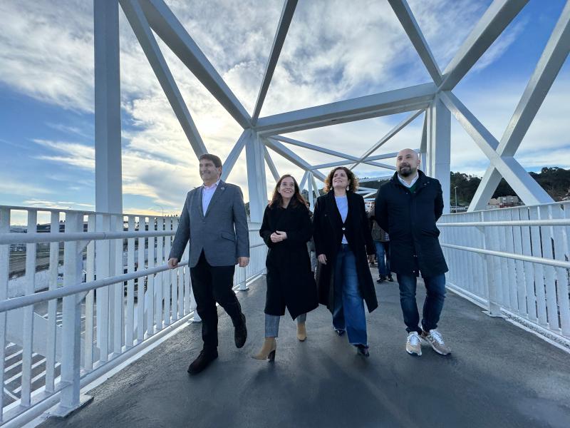 Pedro Branco e Inés Rey visitan a nova pasarela de *Pedralonga na Coruña