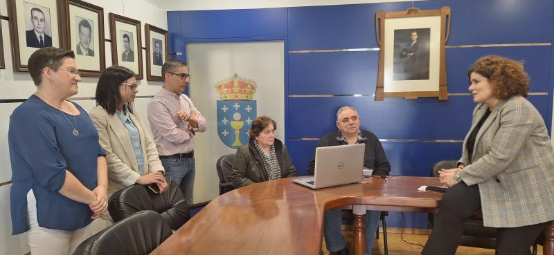 María Rivas supervisa la puesta en marcha del programa de la Agencia Tributaria dirigido a mayores de 65 años para hacer la declaración de la renta en su ayuntamiento por videollamada