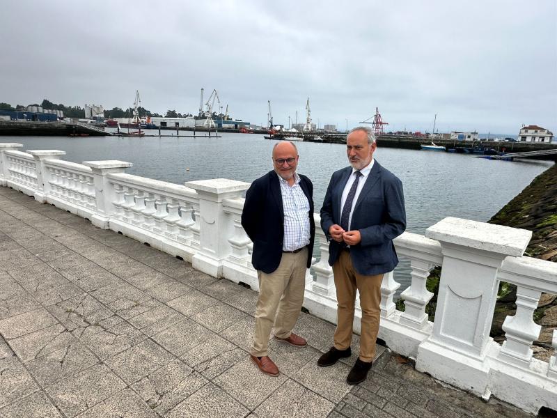 Abel Losada visita el Puerto de Vilagarcía y se reúne con el presidente José Manuel Cores Tourís
