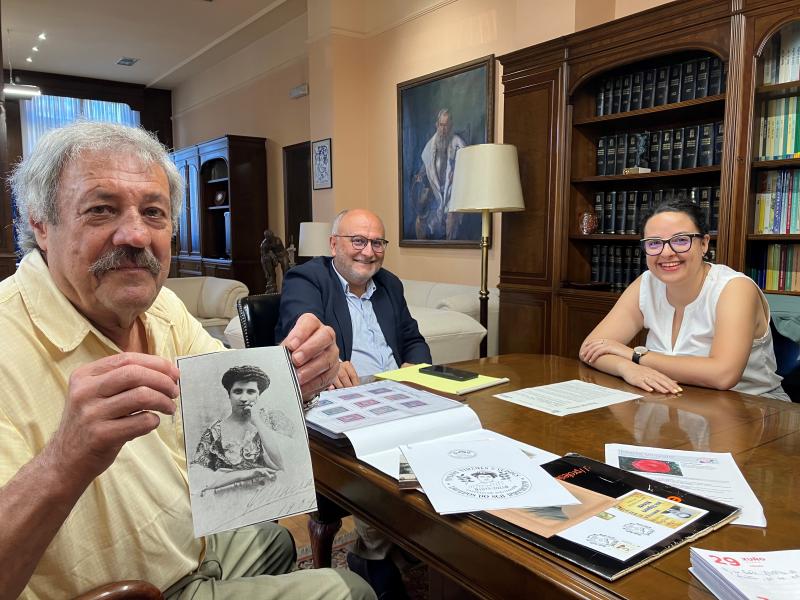 Abel Losada apoya la solicitud de un sello de Correos conmemorativo por el aniversario del nacimiento de María Vinyals