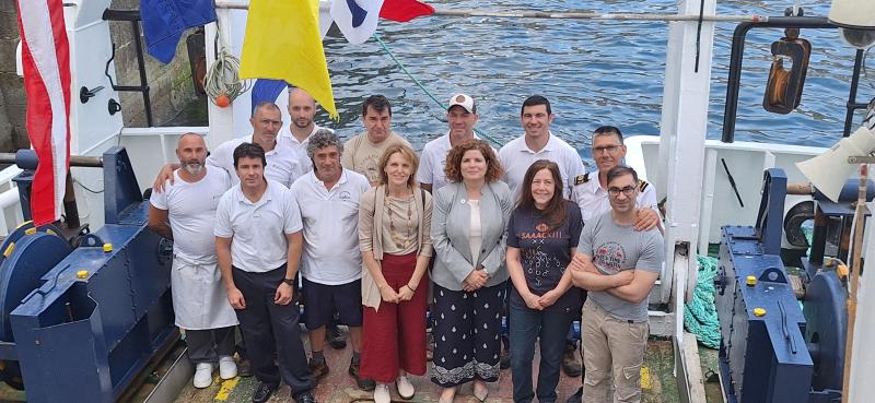 María Rivas visita el buque oceanográfico Emma Bardán encargado de cartografiar los fondos marinos entre Ferrol y Laxe<br/>
