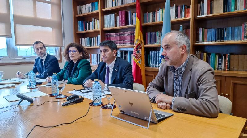 El delegado del Gobierno en Galicia, Pedro Blanco, presidió la Comisión de Asistencia al delegado del Gobierno, en la que participaron los subdelegados y subdelegadas de Lugo, Isabel Rodríguez; A Coruña, María Rivas; Ourense, Eladio Santos, y Pontevedra, Abel Losada.