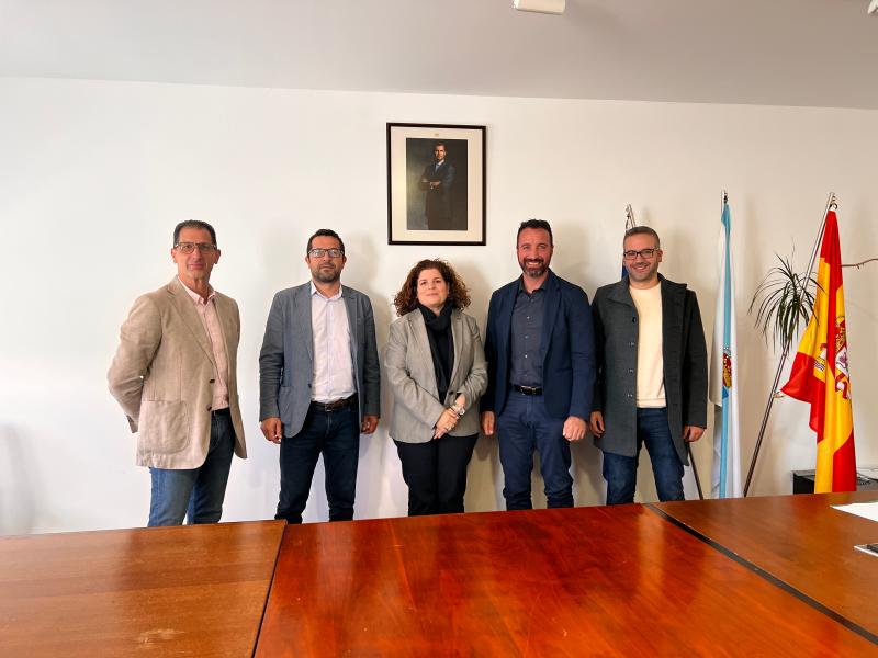 María Rivas recuerda en Mazaricos que el 100% de la provincia está cubierto con internet vía satélite, “un compromiso cumplido del Gobierno con el rural”