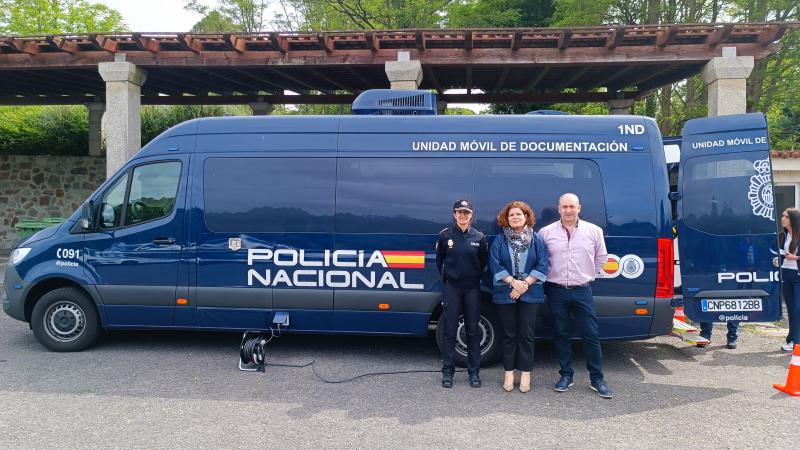 María Rivas pone las unidades móviles de expedición de DNI y pasaporte como ejemplo del compromiso del Gobierno con la mejora de los servicios públicos María Rivas pone las unidades móviles de expedición de DNI y pasaporte como ejemplo del compromiso del Gobierno con la mejora de los servicios públicos