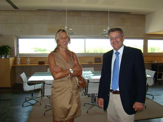 La delegada del Gobierno junto al presidente insular de Menorca, Santiago Tadeo