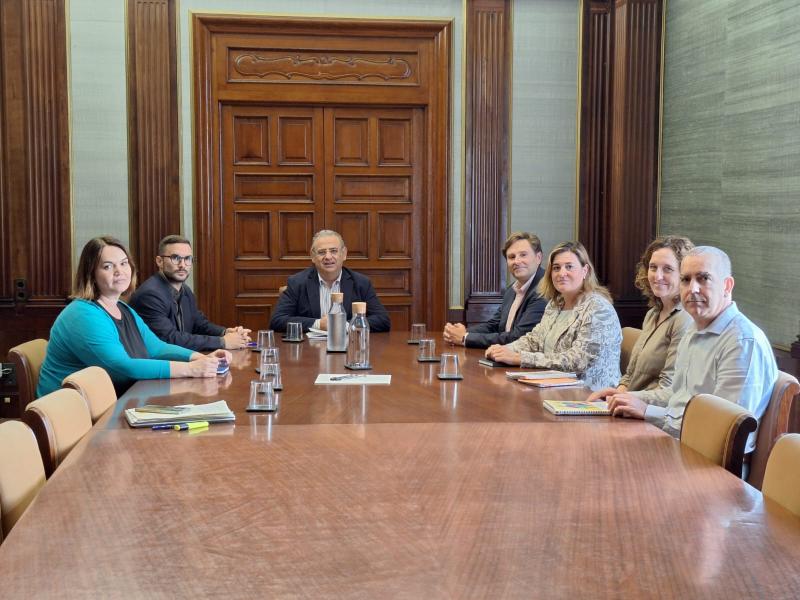 La Delegación del Gobierno colabora con la Felib, Cruz Roja y Cáritas en la coordinación de la ayuda solidaria de Balears a las víctimas de la DANA en la Comunidad Valenciana