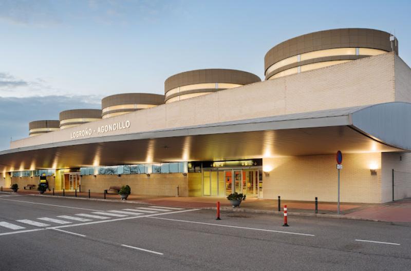 El Ministerio de Transportes y Movilidad Sostenible presenta la recuperación del tráfico en el Aeropuerto de Logroño-Agoncillo