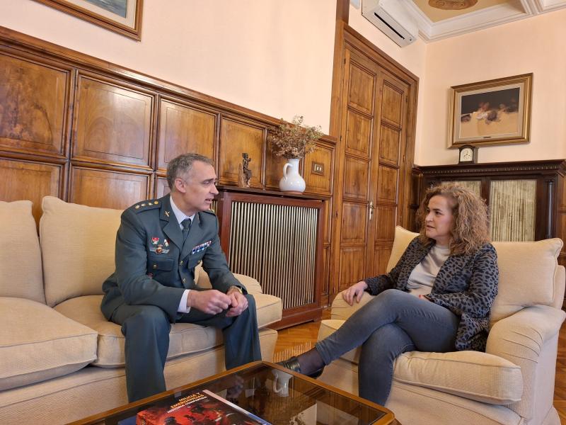 Arraiz Nalda recibe al nuevo coronel jefe de la X Zona de la Guardia Civil, Enrique Moure Lavilla