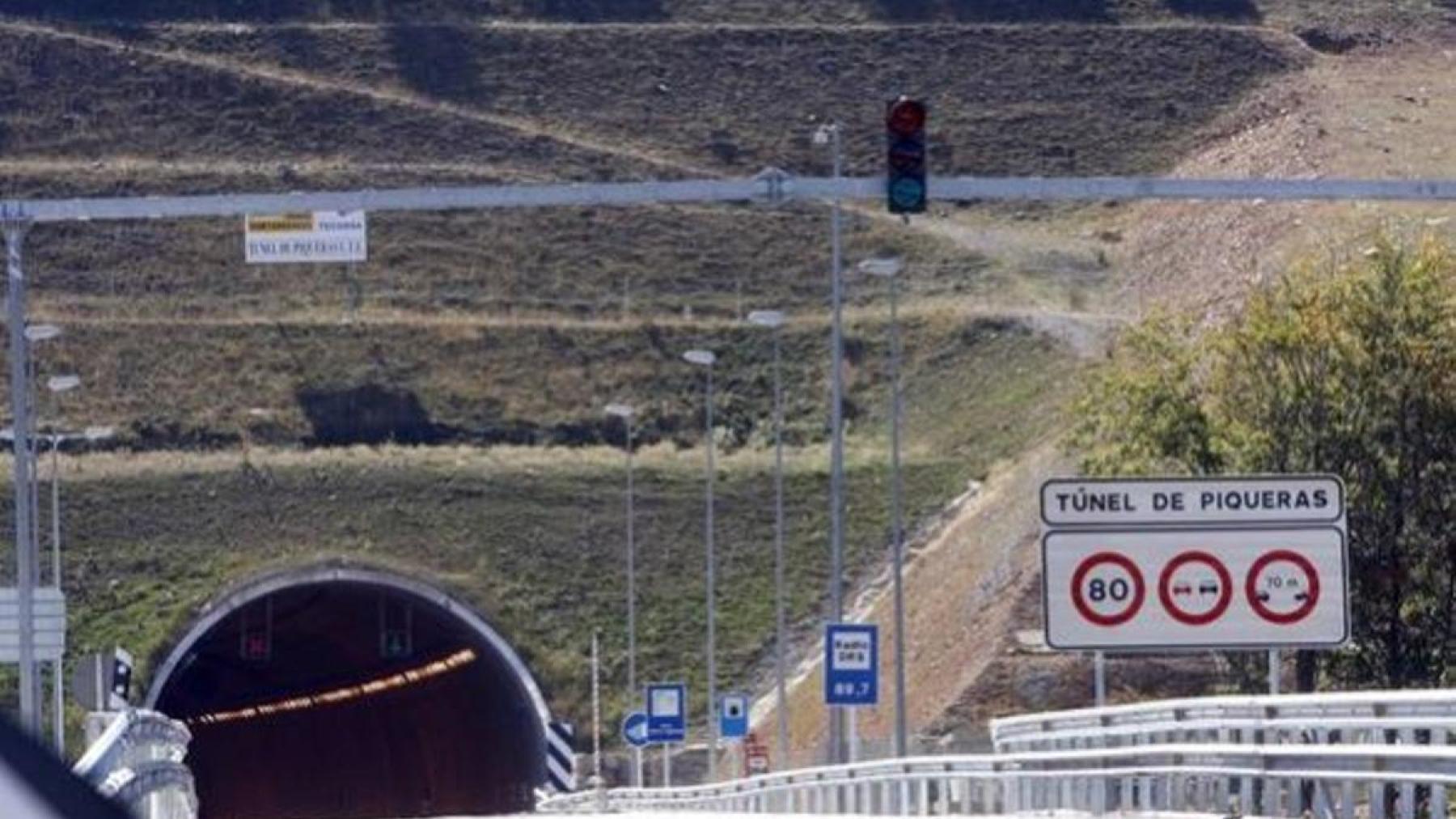 Afectaciones al tráfico por trabajos de mantenimiento en el Túnel de Piqueras en la carretera N-111