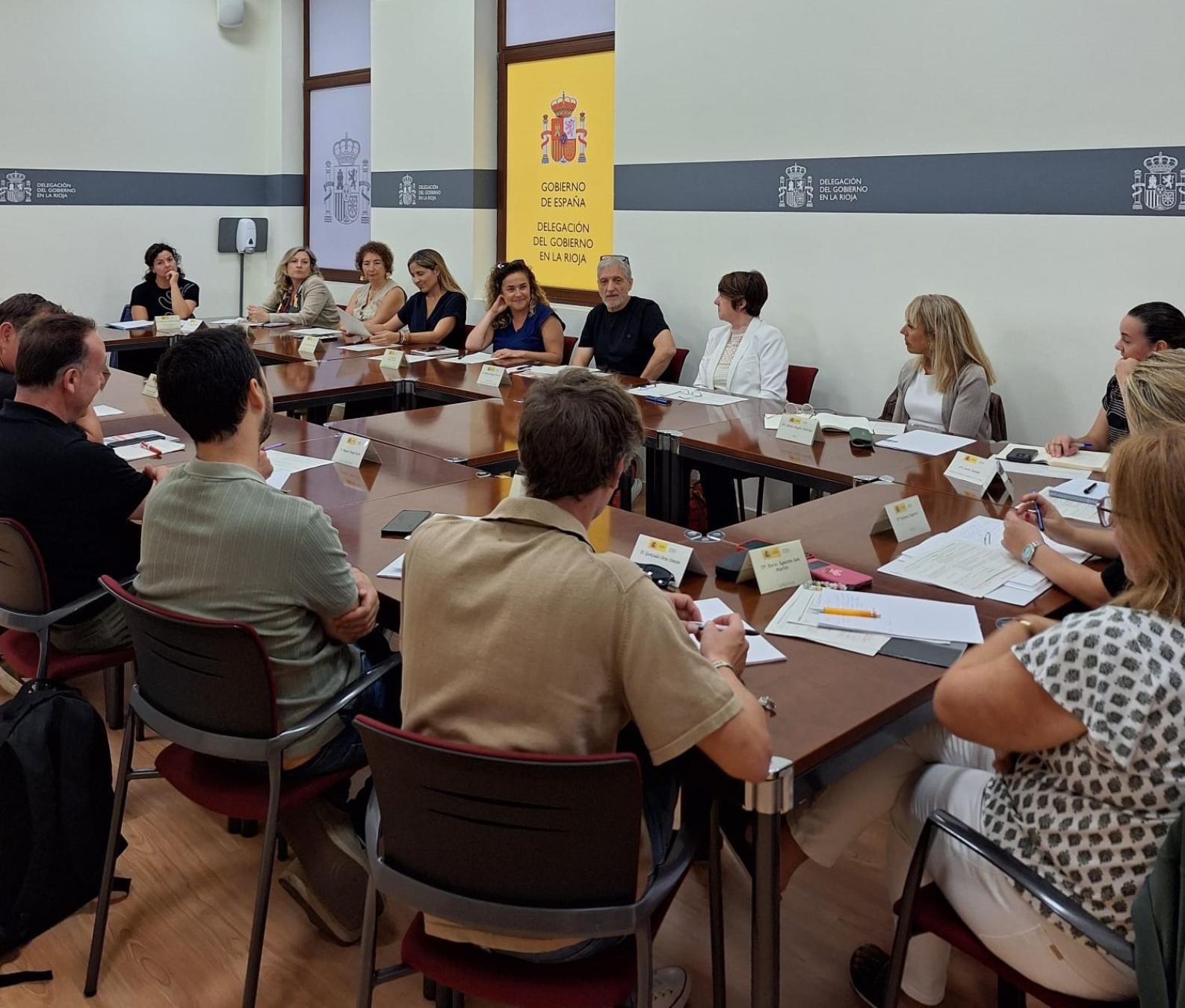 Se tramita un expediente de contratación en origen de cuarenta trabajadores senegaleses para la campaña de fruta, procedimiento no solicitado en La Rioja desde hace dos décadas Se tramita un expediente de contratación en origen de cuarenta trabajadores senegaleses para la campaña de fruta, procedimiento no solicitado en La Rioja desde hace dos décadas