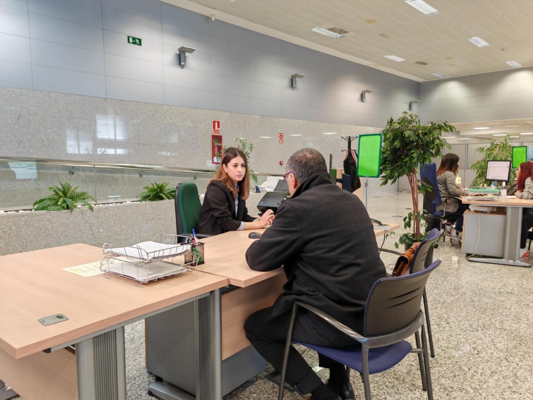 La Administración del Estado incorpora 
más de 5.400 administrativos para reforzar 
los servicios públicos esenciales
 La Administración del Estado incorpora 
más de 5.400 administrativos para reforzar 
los servicios públicos esenciales