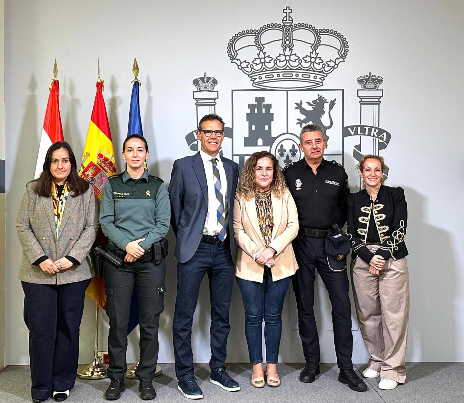 Más de 15.800 miembros de la comunidad educativa 
acudieron el curso pasado a las charlas del Plan de 
Convivencia Escolar en La Rioja Más de 15.800 miembros de la comunidad educativa 
acudieron el curso pasado a las charlas del Plan de 
Convivencia Escolar en La Rioja