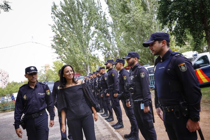 Más de 5.800 efectivos de Policía Nacional han participado en más de una veintena de grandes dispositivos para garantizar la seguridad en las fiestas de distrito de la capital o de localidades de toda la Comunidad de Madrid