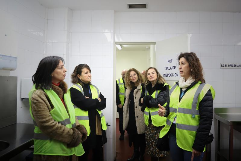 Mercedes González visita el Puesto de Control Fronterizo del aeropuerto Adolfo Suárez Madrid-Barajas