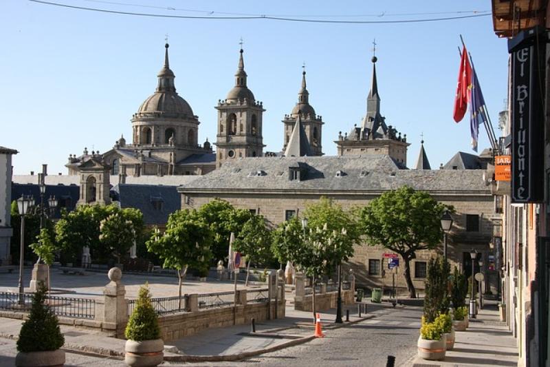 Mitma, la Comunidad de Madrid y los Ayuntamientos de San Lorenzo de El Escorial y Las Rozas firman dos acuerdos para la recuperación económica y social de tres entornos residenciales en ambos municipios
