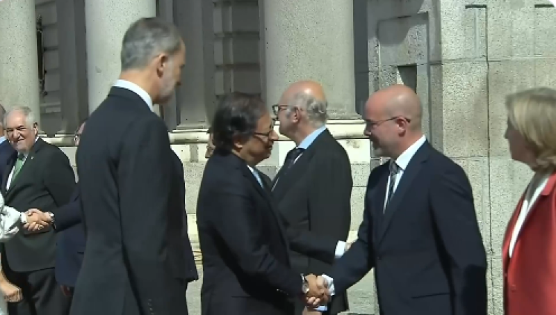 Francisco Martín asiste al acto de recibimiento oficial y rendición de honores militares al presidente colombiano Gustavo Petro en el Palacio Real