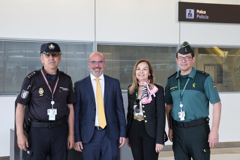 Francisco Martín visita los servicios de la Administración General del Estado del aeropuerto Adolfo Suárez Madrid Barajas que contribuyen al buen funcionamiento diario del mayor aeropuerto de España